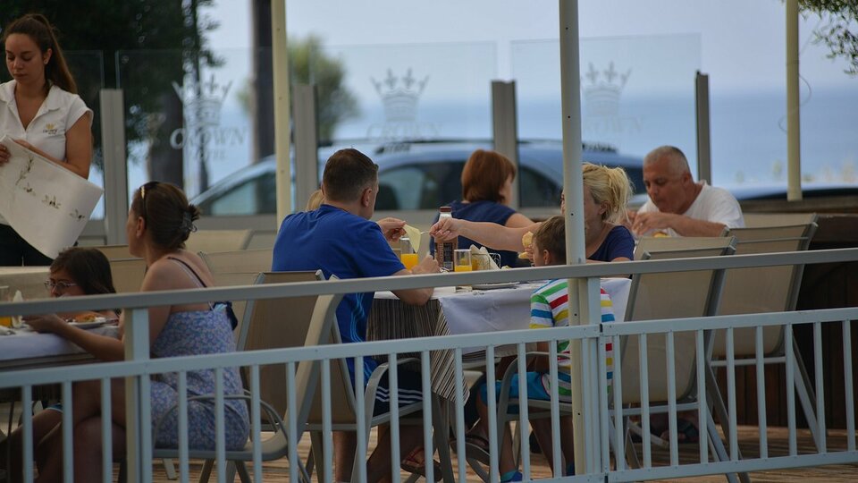 Tiara Holidays - Crown - restoran